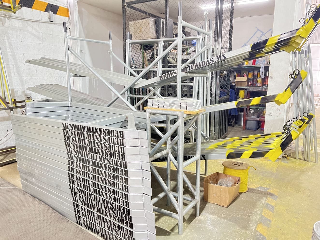 Soporte-Tipo-Bandeja-Sistema-T-Anticaidas-de-3-mts