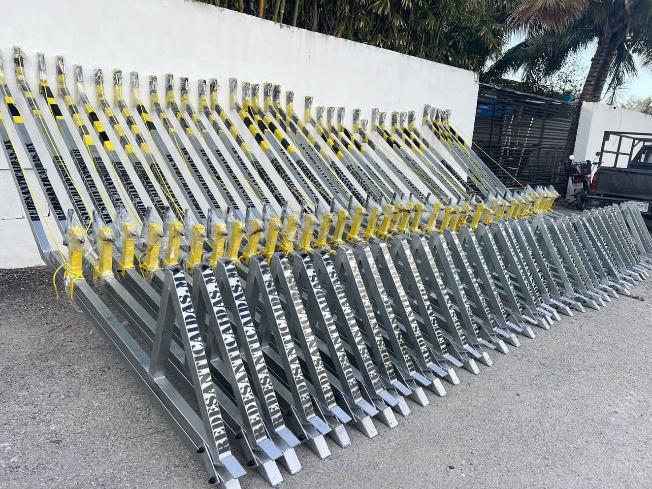 Galería Soporte Tipo Bandeja Sistema T Anticaidas de 3 mts 