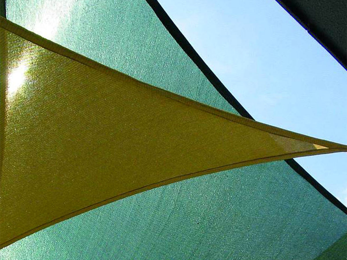 Galería Malla sombra velarias de 3 puntas